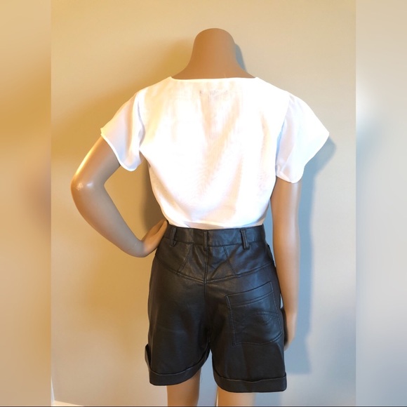 🛍Louise Paris Super High Rise Vegan Leather Short - Picture 4 of 8